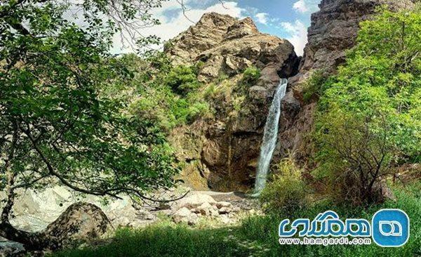 آبشار آبسر یکی از دیدنی ترین جاذبه های طبیعی کرمان است آبشار آبسر یکی از دیدنی ترین جاذبه های طبیعی کرمان است